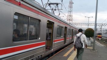 As A Result Of The Diversion Of Traffic Flow Due To The 212 Reunion Action, A Total Of 12 Long-distance Trains Stopped At Jatinegara Station Today