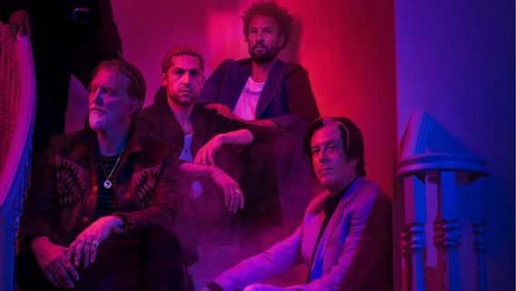  Album Baru Queens Of The Stone Age Tidak Direkomendasikan untuk Orang yang Lemah Hati