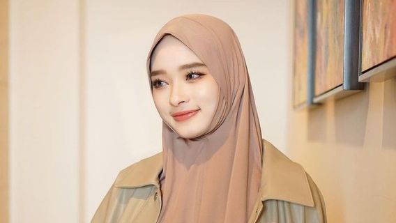 真剣にヴァージーンからロイヤリティを要求し、イナラ・ルスリは50の証拠を準備します