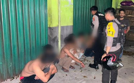 Polisi Tangkap 6 Remaja Bersajam saat Konvoi Motor Hendak Tawuran