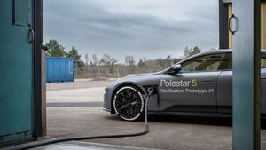 Polestar bat le record de la nouvelle technologie pour les voitures électriques à grande vitesse et les voitures à essence