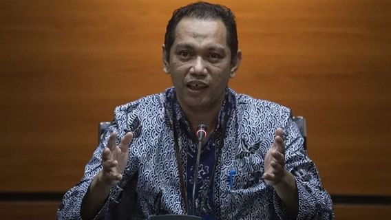 Buah Gaduh는 Albertina Ho를 보고하고, 전 수사관은 Nurul Ghufron에게 KPK에서 사임을 제안했습니다.