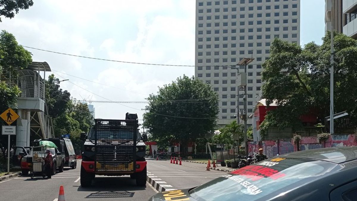 Unjuk Rasa Segera Digelar, Polisi dan TNI Berjaga di Depan Gedung KPK 
