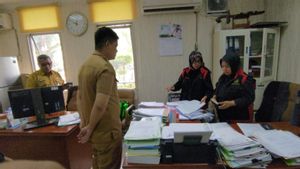 مكتب المدعي العام في جاوة الغربية ، جيلدا ، حكومة كاراوانغ ريجنسي فيما يتعلق بفساد رويسلاغه المزعوم مع إنتيلاند