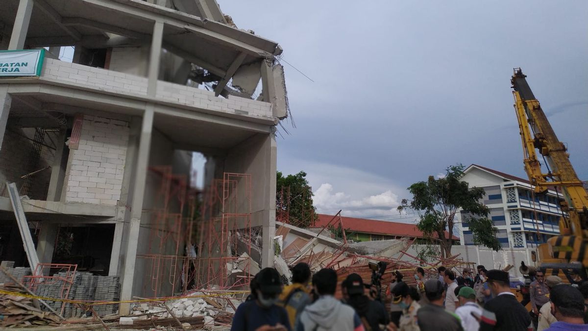 انهيار مبنى SMAN 96 ، DPRD يسأل DKI القائمة السوداء حكومة مقاطعة المقاول ادى كاريا