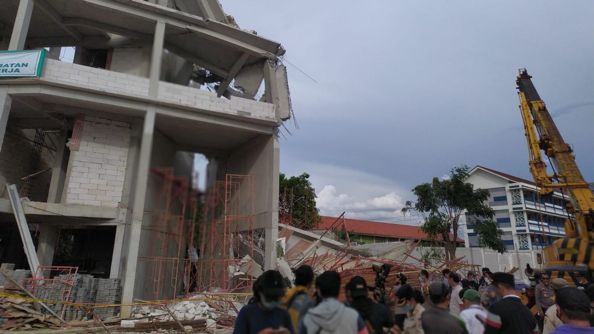 Gedung SMAN 96 Roboh, DPRD Minta Pemprov DKI <i>Blacklist</i> Kontraktor Adhi Karya