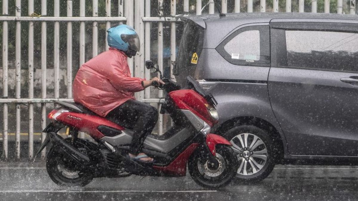 Siapkan Payung, BMKG Prakirakan sebagian Wilayah Jakarta Diguyur Hujan Sejak Pagi