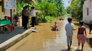 巴塘卢布罗坎葫芦河在下雨3天后溢出，居民开始担心进入家园