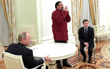 Presiden Putin Anugerahkan Penghargaan Tertinggi Rusia untuk Aktor Hollywood Steven Seagal