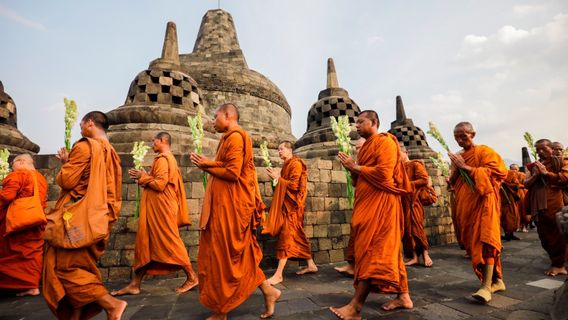 InJourneyulpas 40 Bhkkhu Thudong feront un voyage spirituel au temple de Borobudur