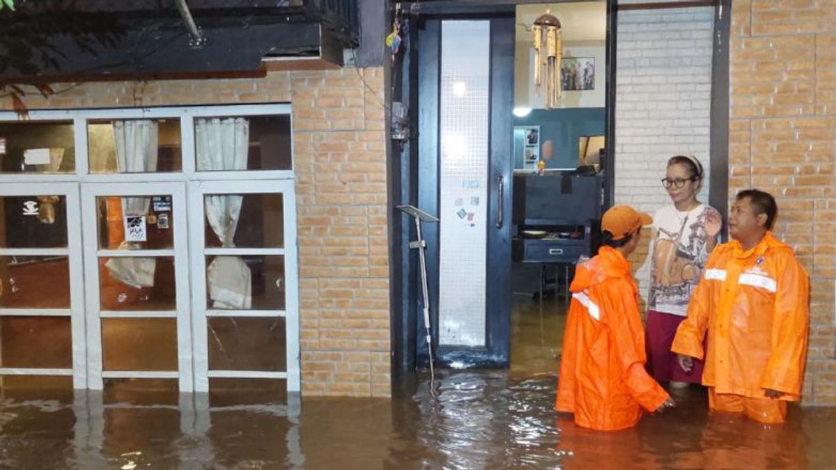 Hujan Deras Sebabkan Banjir di Cilandak Timur
