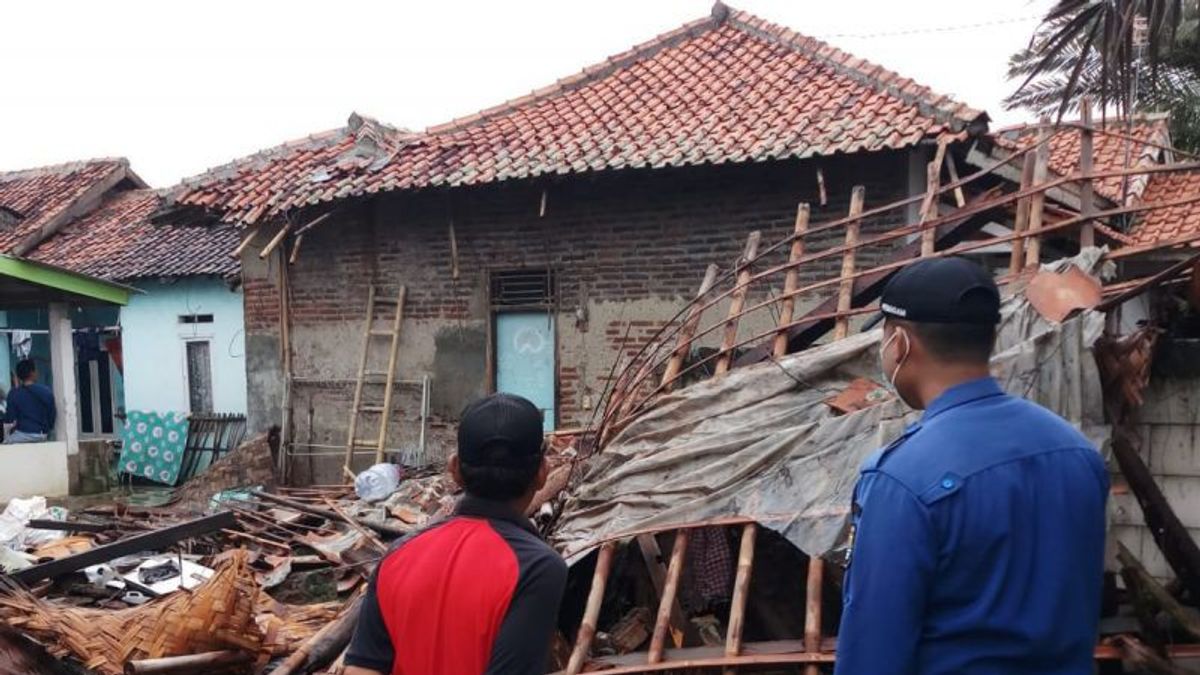 28 Maisons à Tangerang Banten Endommagées Par Des Vents Violents Et Des Inondations, Certains Résidents Déplacés