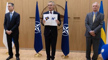 هناك ضمان أمني من الولايات المتحدة والمملكة المتحدة ، فنلندا تنتظر بصبر السويد للانضمام إلى عضوية الناتو