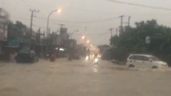 فيضانات إيندام في مناطق مختلفة في مدينة ماموجو غرب سولاويزي