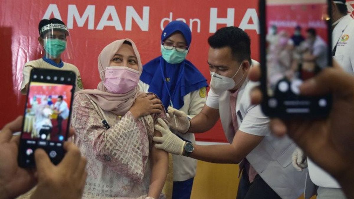 Programme De Vaccination Des Enseignants A Commencé, Jokowi Espère Que Les écoles Peuvent être Ouvertes Pour Le Prochain Trimestre
