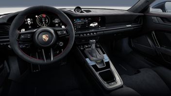 Porsche Signals Manual Transmissions Will Stay in Its Sports Cars