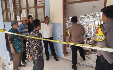 Baru 2 Bulan Direnovasi, Bangunan SMPN 2 Greged Cirebon Sudah Ambruk, Polisi Diminta Lakukan Penyelidikan