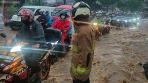 10 Titik Banjir di Jakarta Timur Petugas Pemadam Lakukan Penanganan