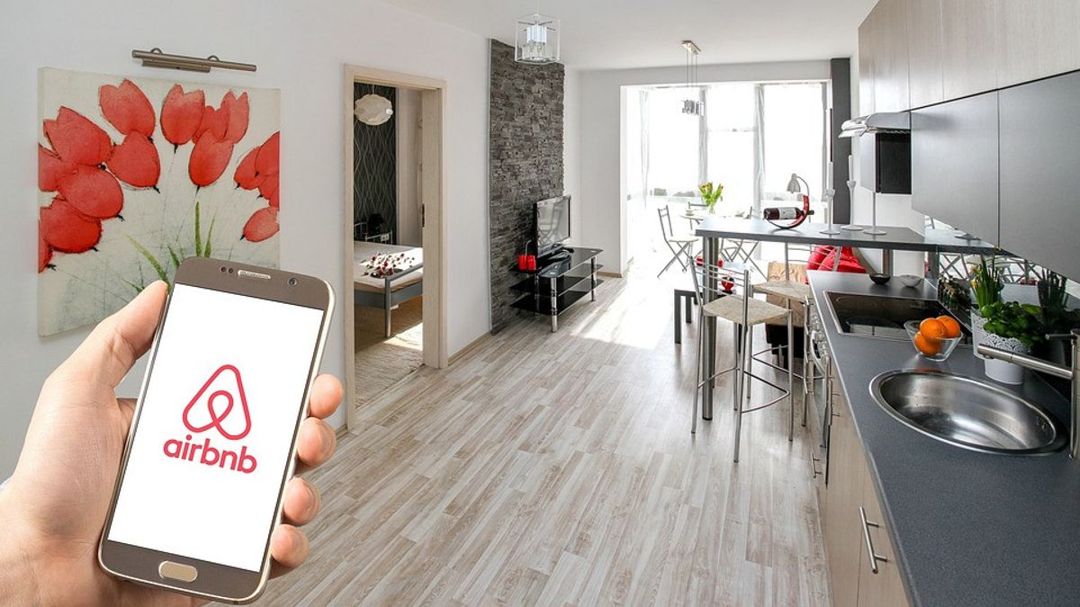 CEO Airbnb Tangguhkan Operasi Airbnb di Rusia dan Belarusia