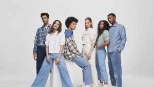 7 Inspirasi Outfit Foto Studio untuk Hasil Jepretan Estetik dan Stylish