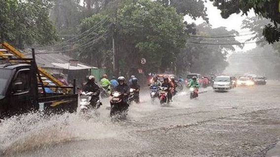 For Motorbikes To Prepare Raincoats, This Afternoon Jakarta Is Predicted To Rain