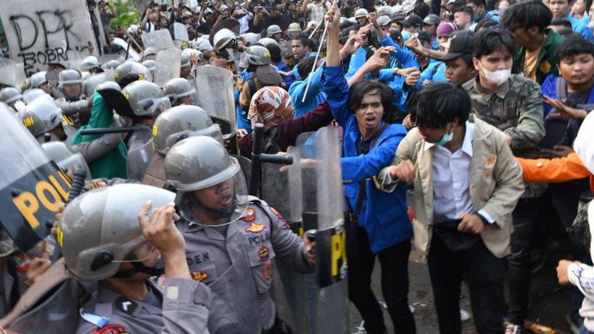 Polisi Amankan Sejumlah Orang Saat Demo 21 April, Di antaranya Mau Terobos Istana Merdeka