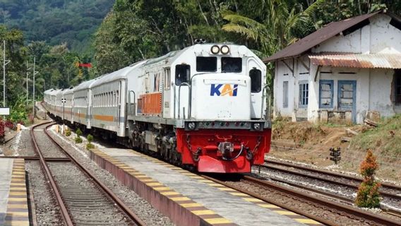 Sekelompok Remaja Dilaporkan Perang Sarung di Jalur Kereta, KAI Divre IV Ingatkan Bahaya dan Pidana