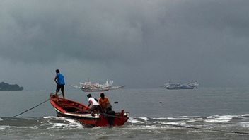 Nelayan di Jatim Diimbau Waspadai Gelombang Tinggi, Bisa Mencapai 6 Meter