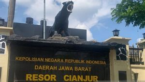 Babakankaret Cianjur的居民怀疑,因为每天都有很多“客人”来,原来是Ahmad Alias Apip...