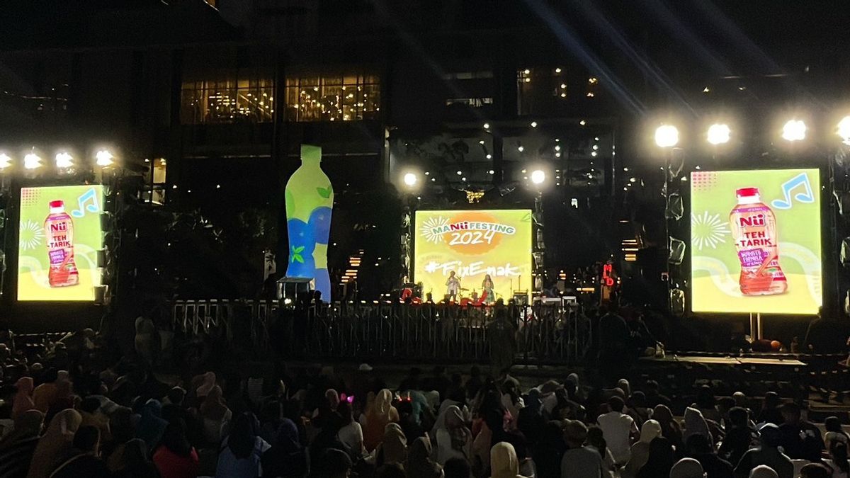 Nu Tea Gelar Giant Bottle Video Mapping serta Launching Label Desain Baru