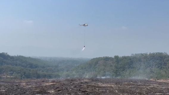 Operasi <i>Water Bombing</i> Dilanjutkan Atasi Kebakaran TPA Sarimukti Bandung