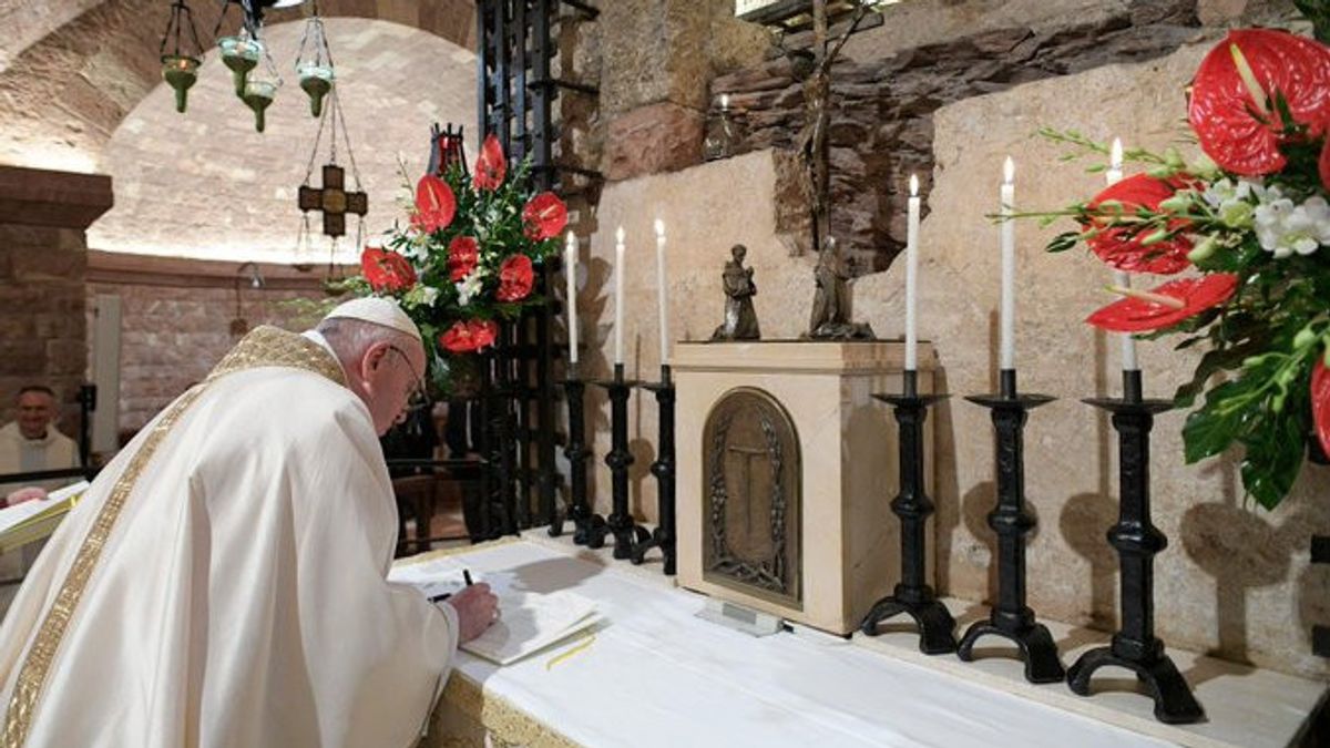 Le Pape François Exhorte Son Peuple à Aider Les Autres Le Jour De Noël