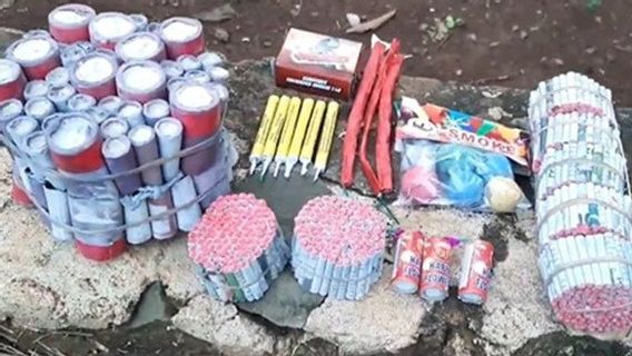 Learning from Social Media, 11 Children in Ponorogo Found Assembling Firecrackers