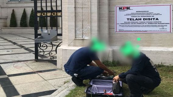 KPK Pasang Tanda Penyitaan Asset 8 Tanah dan Bangunan di Surabaya