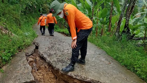 ボゴールの土地移動の脅威のために182人の住民がまだ避難している