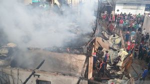 Rumah 2 Lantai Milik Pedagang Pakaian di Palembang Ludes Dilahap Api, Seorang Lansia Berhasil Dievakuasi Petugas