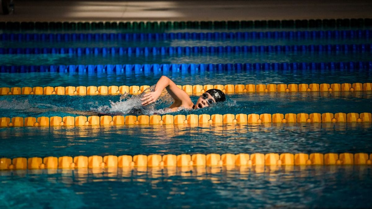 يعتبر تغييرا في شكل الرأس، فينا يحظر قبعات السباحة للشعر الطبيعي في دورة الالعاب الاولمبية في طوكيو