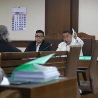 Saksi CMNP Lagi-lagi Jawab Tak Tahu, Hotman Paris Buka Bukti Jual Beli: Menang Telak 12-0