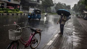 BMKG:乾季にインドネシアで雨の可能性はまだ存在します