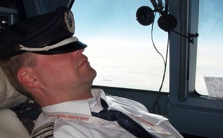 Pilot Boleh Tidur dalam Penerbangan, tapi Ada Syarat dan Ketentuan Berlaku