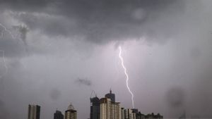 Hujan Ringan Guyur Banyak Wilayah Indonesia Hari Ini, Waspadai Petir di Sejumlah Kota