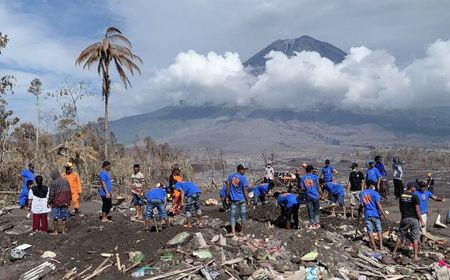 Khofifah: 60 Organisasi Fokus Trauma Healing Korban Erupsi Semeru, Relokasi Masih Dipetakan