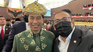 Curi-curi Momen Selfie Bareng Jokowi dan Prabowo, Andre Rosiade Doakan Ketum Gerindra Lanjutkan Tongkat Estafet Presiden 2024  