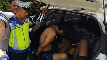 两名铁窃贼在收费公路上被PJR官员Metro Jaya警察逮捕