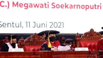In Scientific Oration, Megawati Calls Defense Minister Prabowo Subianto Her Friend
