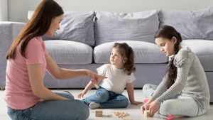 6 Cara Meningkatkan Keterampilan Komunikasi Anak Secara Efektif Sejak Dini