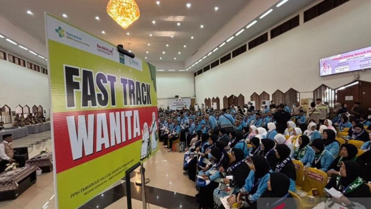 Pilgrims who arrived at the Langsung Haji Dormitory were subjected to a series of examinations.