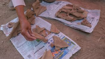 The DIY Disbud Excavation Team Finds Artifacts Allegedly Legacy Of Majapahit