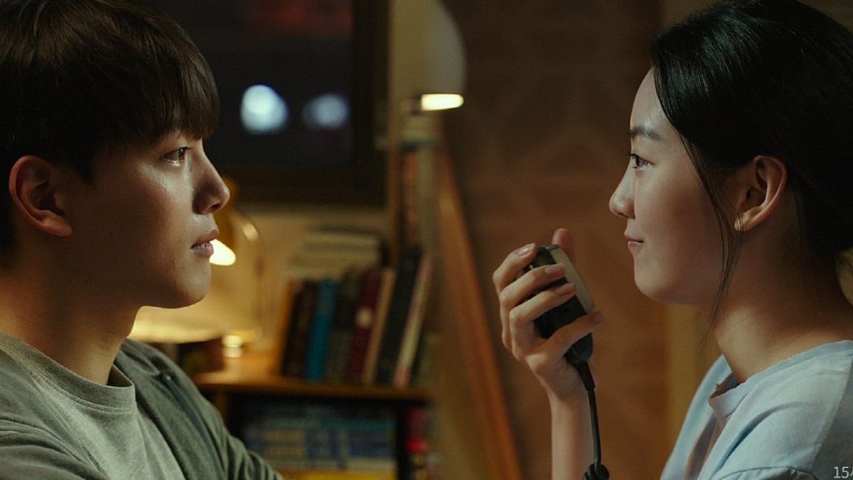 Sinopsis Film Ditto, Romansa Cinta Yeo Jin Goo dan Cho Yi Hyun di Era 2000-an