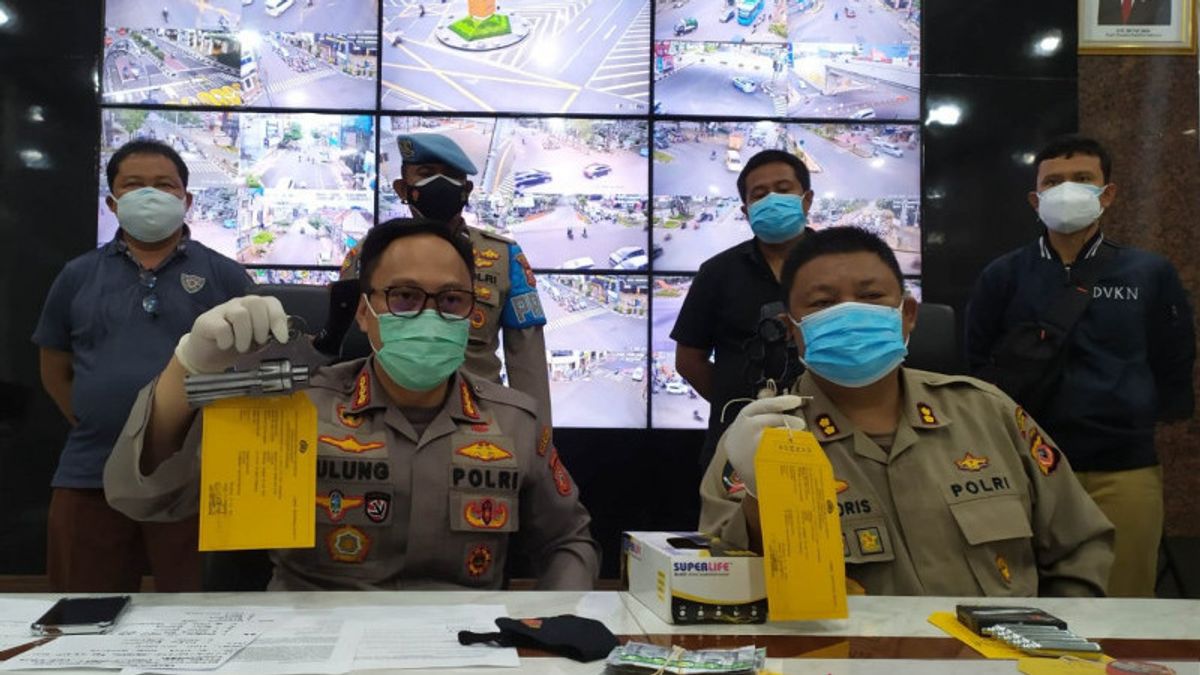 La Police Arrête Des Armes à Feu Et Des Porteurs De Fer Soupçonnés D’action De Masse Contre Ppkm à Bandung